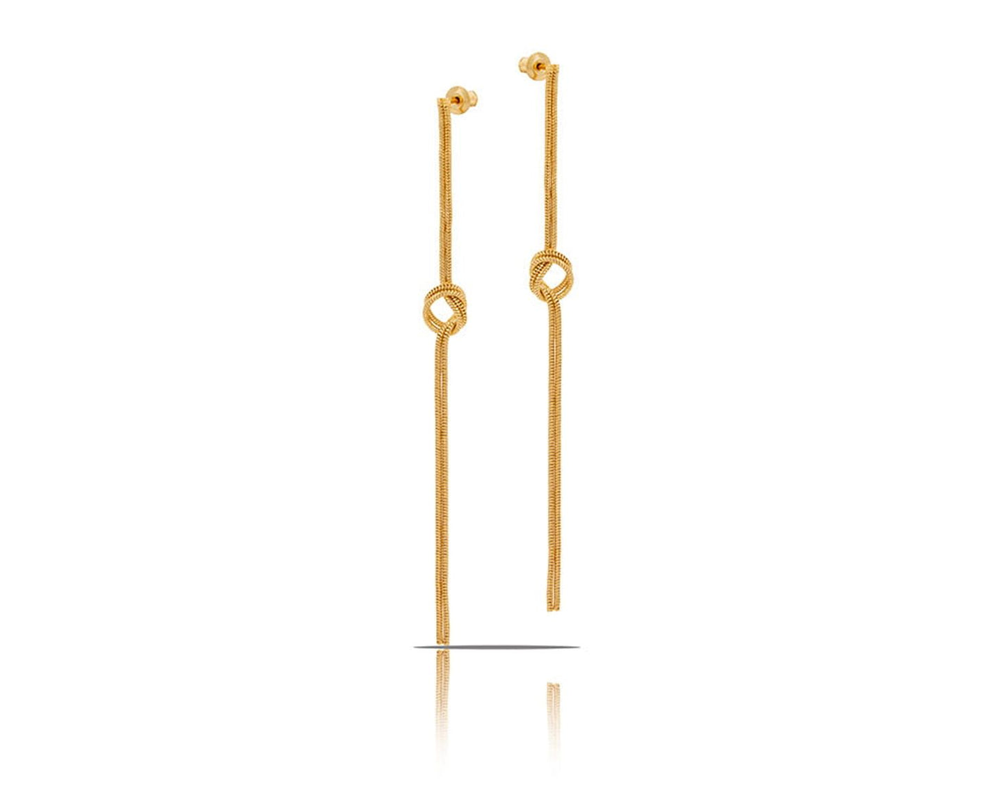 "Dangling knot earrings from the Classic collection (P10776AU)"