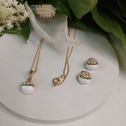 "Necklace with crystals from the Wedding Dream collection (C8879AU)"