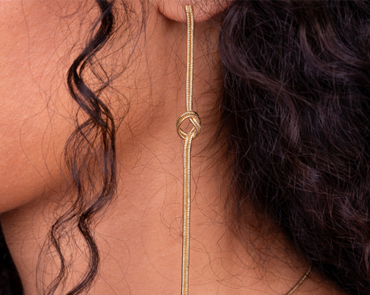 "Dangling knot earrings from the Classic collection (P10776AU)"